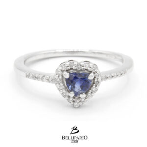 Anello Blue Heart in Oro Bianco 18 Kt. con Zaffiro Blu e Diamanti - Bellipario 1880. Anelli da donna con diamanti e zaffiri blu. Bellipario