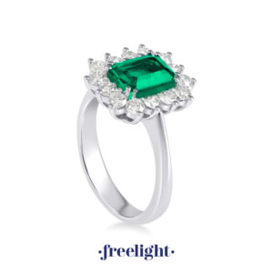 Anello in Oro Bianco 18 Kt. con Smeraldo e contorno di Diamanti - Freelight. Anello da donna con smeraldo e diamanti. AN2987FS